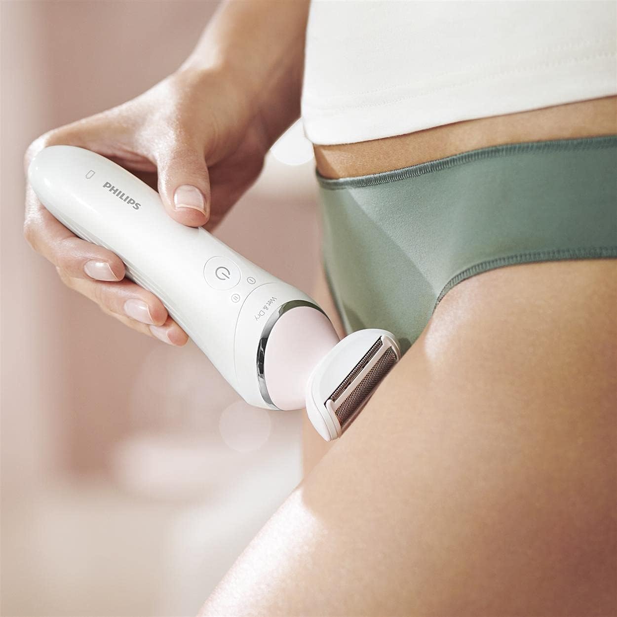 Philips Epilator Series 8000 Cordless Wet and Dry Epilator for Legs and Body, Includes 5 Accessories, BRE710/00 - الصورة 4