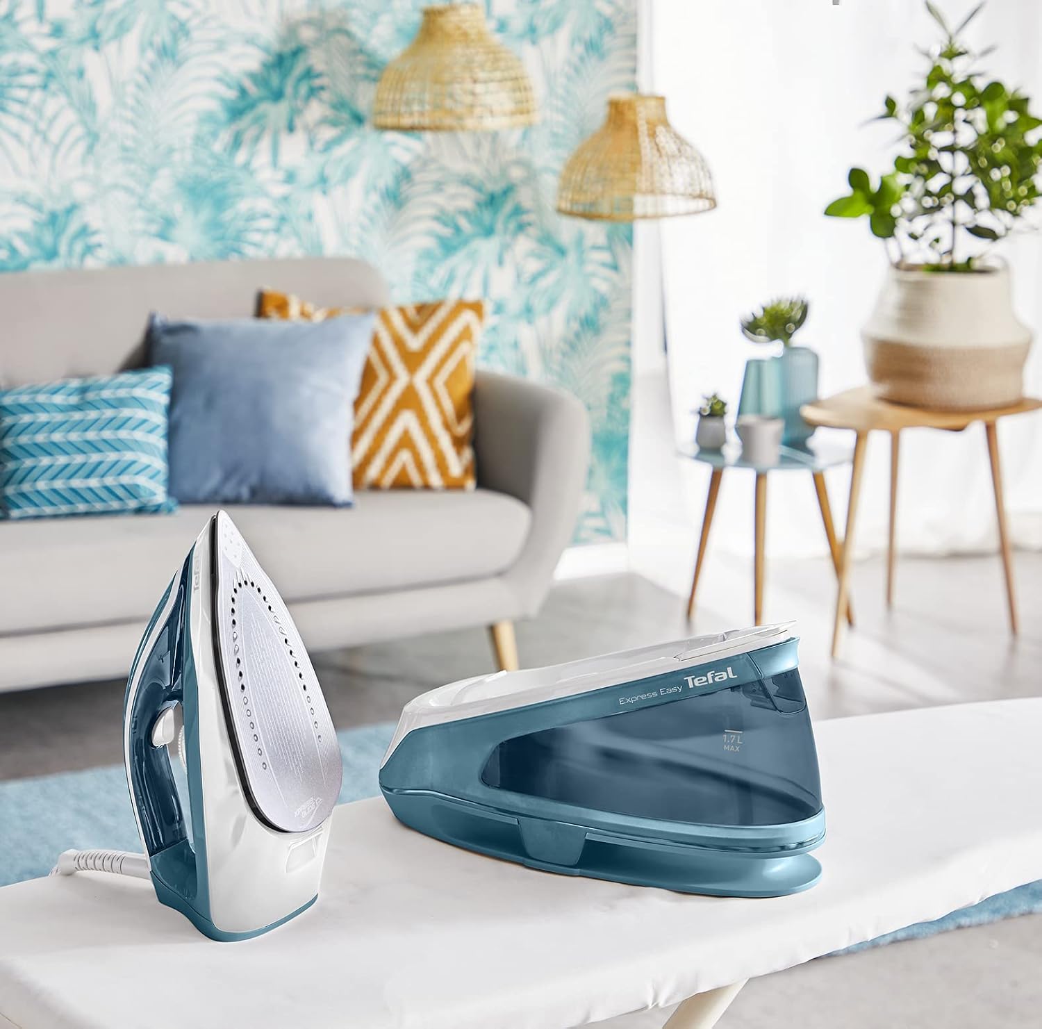 TEFAL Steam Station | Express Easy Steam Station | High Pressure Steam Flow of 120 g/min and 350 g/min with the boost for thick fabrics | 2200W | 1.7 Litre | 50/60Hz | 2 Years Warranty | SV6131G0 - الصورة 9