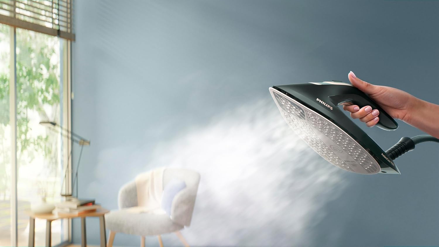 Philips PerfectCare 7000 Series Steam generator iron - 2850W, 170g/min Continuous Steam, 650g Steam Boost, 1.5L, OptimalTEMP Technology, Louros Blue - PSG7300/26 - الصورة 3