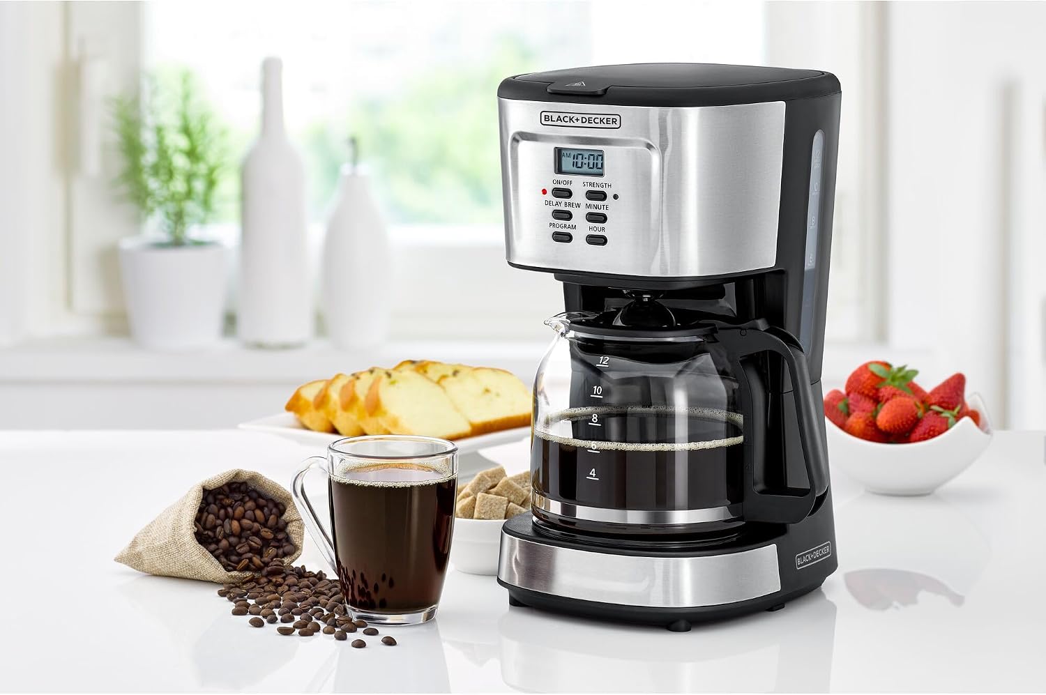 BLACK+DECKER 12-Cup Coffee Maker, 900W Programmable Drip Coffee Machine, 1.5L Glass Carafe, 24-Hour Timer, Keep Warm Function, LCD Display, Auto Shut-Off, Boil Dry Protection, Black - DCM85-B5 - الصورة 7