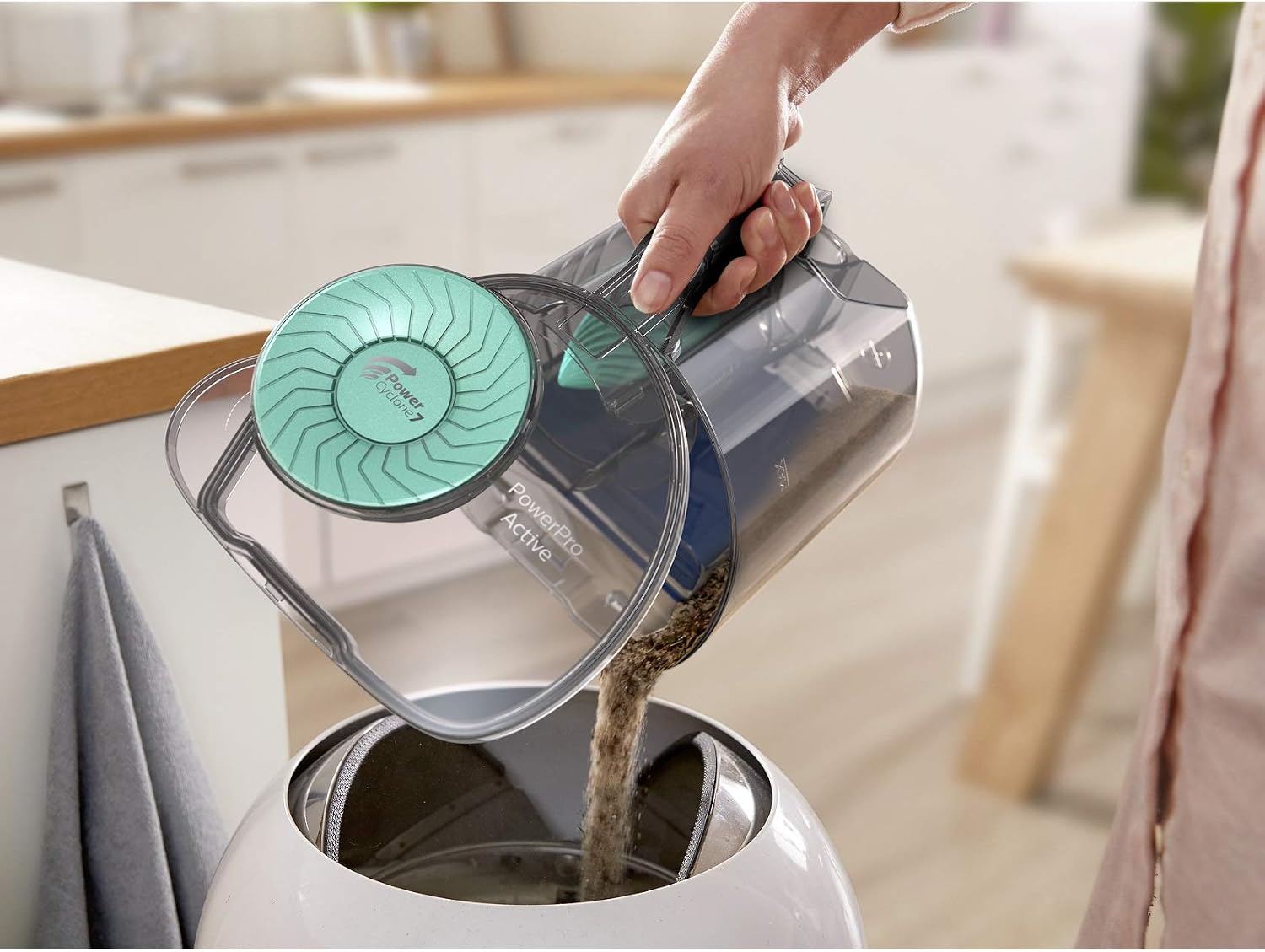 Philips Bagless Vacuum, 410W Suction Power, 2000W, 1.5L Dust Capacity | 5000 Series, PowerCyclone 7, TriActive Nozzle, HEPA Filter, Hygienic Emptying, Power Control, Dark Royal Blue, FC9570/62 - الصورة 11