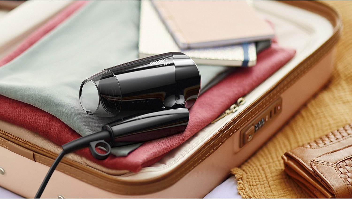 Philips Essential Care. Thermoprotect. Foldable. 1200W. Dc Motor. 3 Heat/Speed Settings + Cool Shot. No Ions. Easy Storage Hook. Concentrator. 1.5M. 3 Pin, Bhc010/13 - الصورة 7