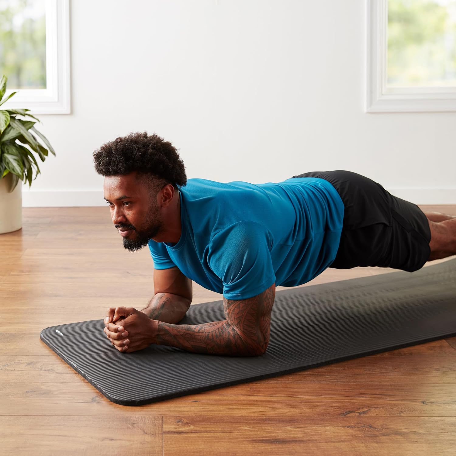 AmazonBasics Extra Thick Exercise Yoga Gym Floor Mat with Carrying Strap - الصورة 9